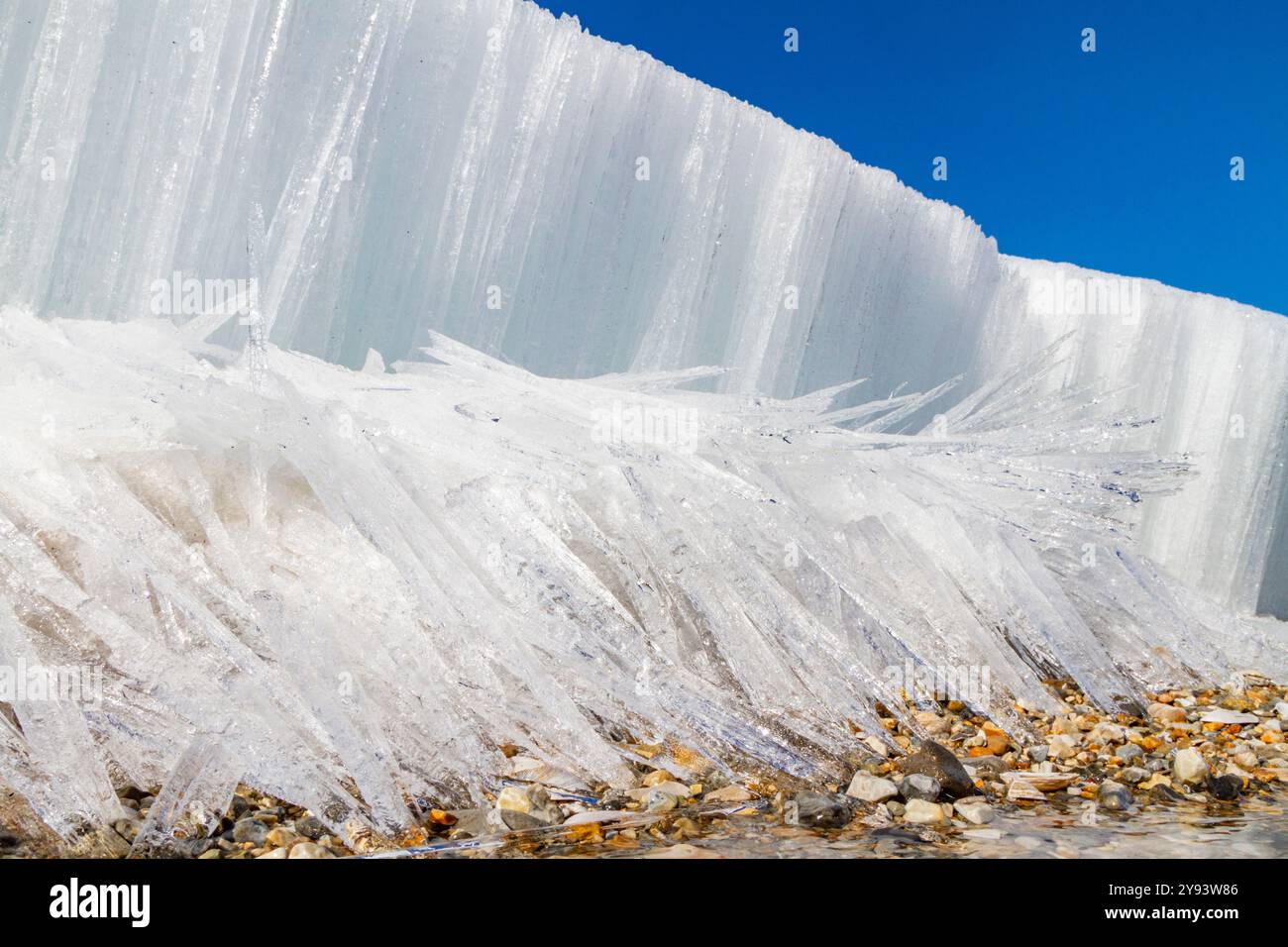 Ungewöhnliche Soda-Stroheisbildung auf Edgeoya im Svalbard-Archipel, Norwegen, Arktis, Europa Stockfoto