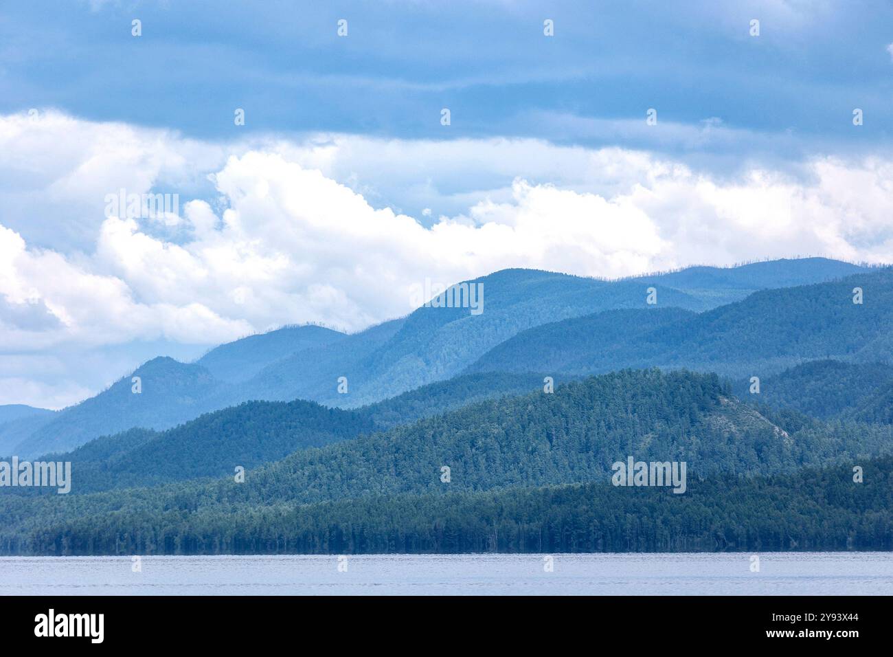 Berge am Ufer des Azassees, Tuva Republik, Russland Stockfoto