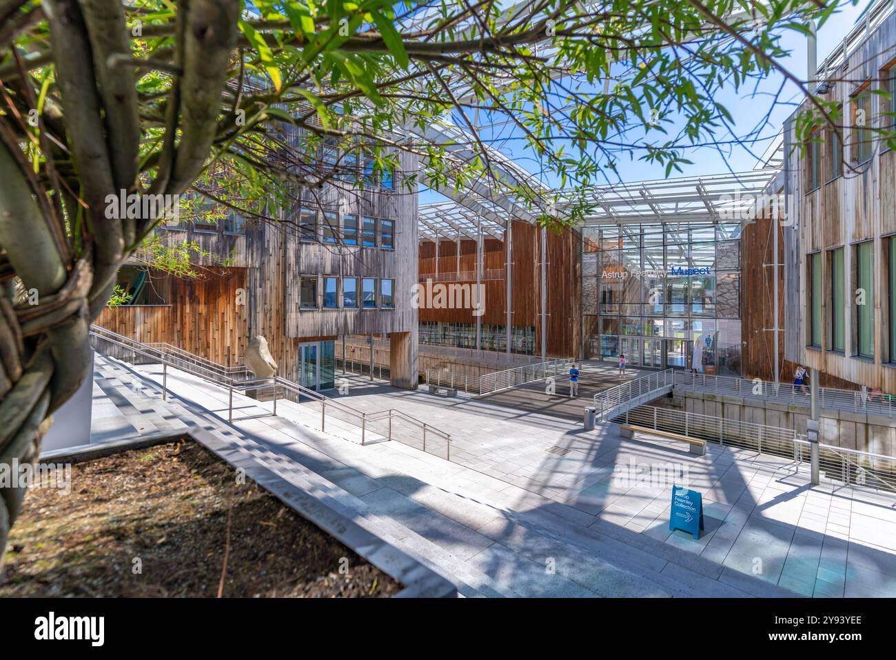 Blick auf das Astrup Fearnley Museum of Modern Art von Strandpromenaden, Aker Brygge, Oslo, Norwegen, Skandinavien, Europa Stockfoto