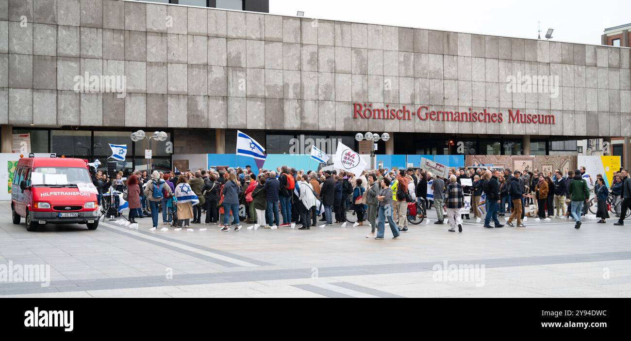 Israelische palästinensische Proteste in Köln, Deutschland, 07.10.2024, Kriegskonflikt zwischen Juden und Muslimen, Gedenken an die Opfer und Geiseln des Terrors ATT Stockfoto