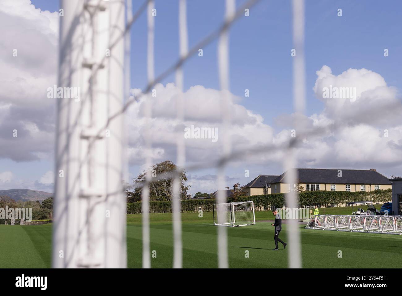 PONTYCLUN, WALES - 07. OKTOBER 2024: Walisischer Nationalmannschaftsmanager Craig Bellamy während eines walisischen Trainings im Vale Resort vor der UE 2025 Stockfoto