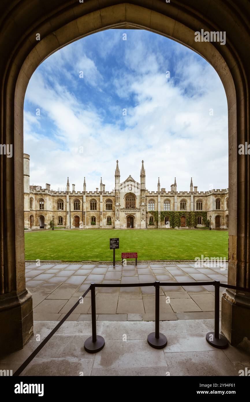 Cambridge, Großbritannien - April 23-2024 - Eingang des Corpus Christi College von der Universität Cambridge Stockfoto