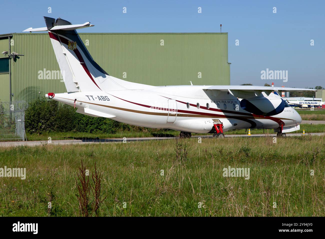 Memmingen, Deutschland. September 2024. Eine République du Tchad Fairchild Dornier 328JET-300 parkt am Flughafen Memmingen. Die Flotte der Regierung République du Tchad hat 4 Flugzeuge (Foto: Fabrizio Gandolfo/SOPA Images/SIPA USA) Credit: SIPA USA/Alamy Live News Stockfoto