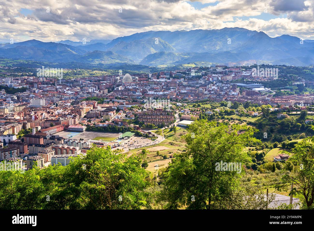 Allgemeine Ansicht von Oviedo vom Berg Naranco, Asturien, Spanien Stockfoto