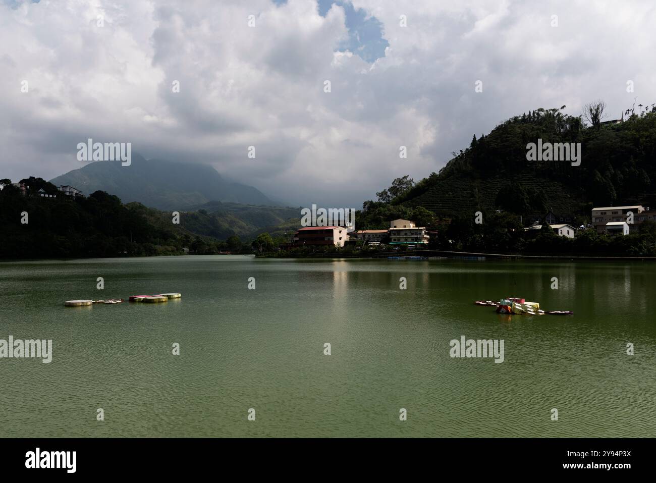 Taiwan, Nantou. In der Fotolandschaft eines Sees. NUR REDAKTIONELLE VERWENDUNG! NICHT FÜR KOMMERZIELLE ZWECKE! Stockfoto