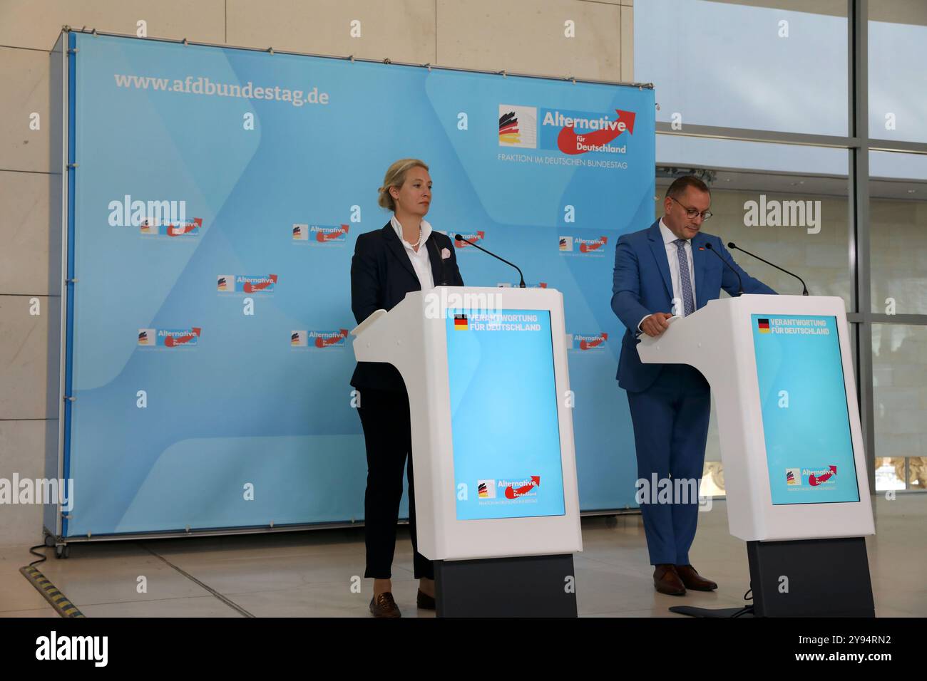 Berlin, Deutschland, 8. Oktober 2024. Dr. Alice Weidel, Vorsitzende der AfD-Fraktion, während einer Pressemitteilung vor einer Fraktionssitzung im Deutschen Bundestag. Quelle: Jürgen Nowak/Alamy Live News Stockfoto