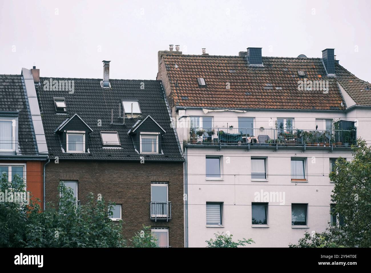 Düsseldorf 08.10.2024 Wohnungen Wohnungsnot Mietswohnung Mieten Mietpreis soziale Wohnungsbau Sozialwohnung Immobilien Wohnraummangel Wohnung Baustelle Neubau Mehrfamilienhaus Mietspiegel Mietpreisspiegel Immobilie Wohnungsmangel Baustau Wohnimmobilie Wohnungsimmobilien Mietpreise Altbau Leerstand Baumaterial Baustoffe Ballungsgebiet bezahlbarer Wohnraum CO2-Preis CO2 Bundes-Klimaschutzgesetz Heizen Heizung Klimapaket Mieter Vermieter Mietpreisbremse Klimasteuer Energiewende Büro Homeoffice Home-Office Konjunkturpaket Grundsteuererklärung Wohngeld Grundsteuererklärung Wohngeld Wohngeld Wohngeld Wohngeld Stockfoto