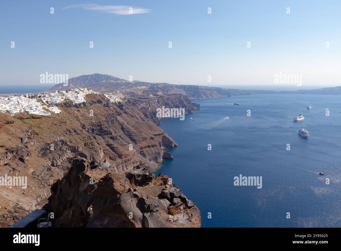 Die Insel Santorin und das Mittelmeer Stockfoto