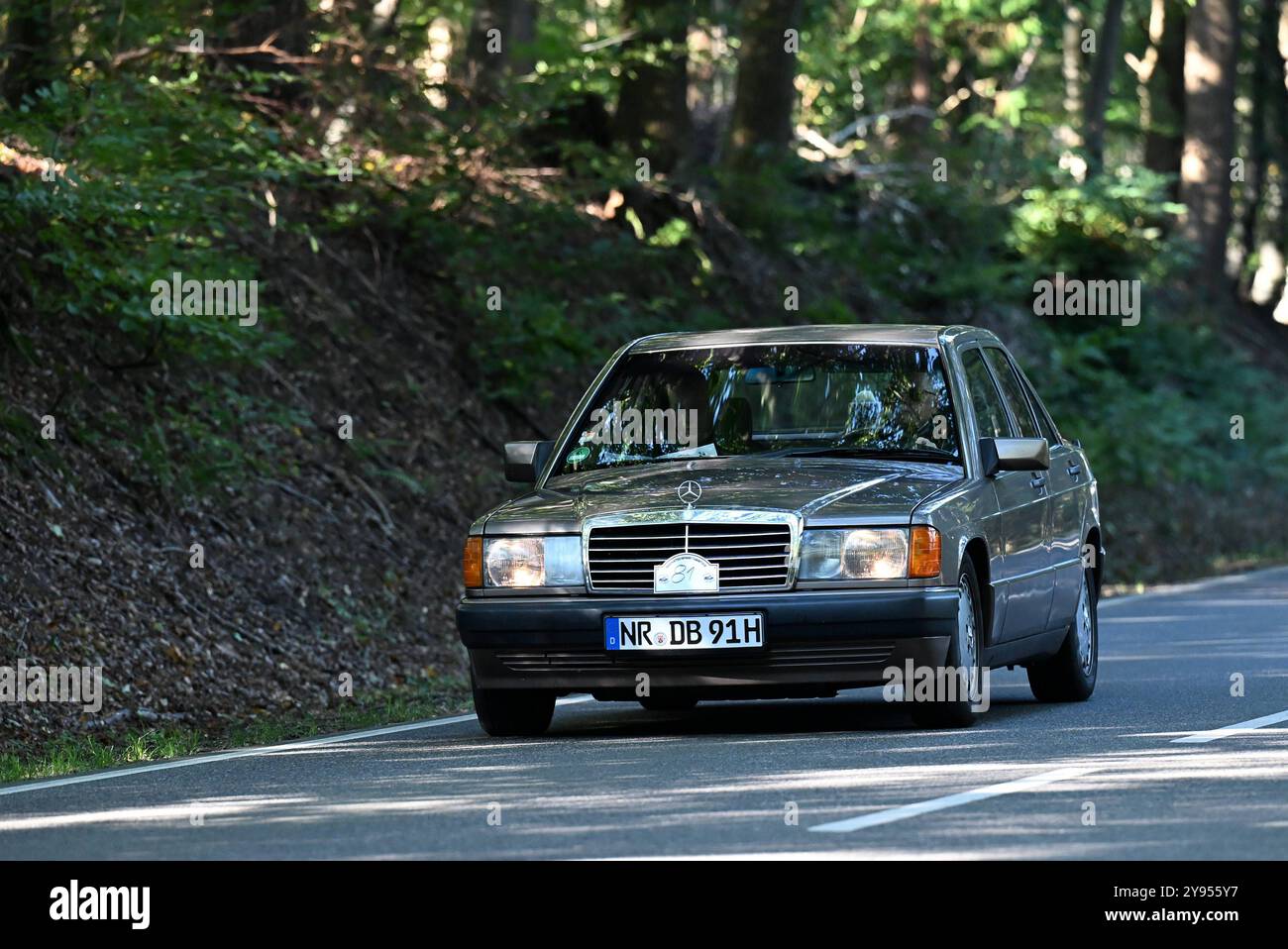 Altenkirchen Themenfoto: Automobil, Oldtimer, Veteranen, Klassiker, Raritaeten, Deutschland, Rheinland-Pfalz, Altenkirchen, MSC Altenkirchen, 44. ADAC Raiffeisen-Veteranenfahrt, 05.10.2024 Mercedes Benz 190 E BJ. 1991 Themenfoto: Automobil, Oldtimer, Veteranen, Klassiker, Raritaeten, Deutschland, Rheinland-Pfalz, Altenkirchen, MSC Altenkirchen, 44. ADAC Raiffeisen-Veteranenfahrt, 05.10.2024 *** Altenkirchen Themenfoto Automobil, Oldtimer, Veteranen, Klassiker, Raritäten, Deutschland, Rheinland-Pfalz, Altenkirchen, MSC Altenkirchen, 44 ADAC Raiffeisen Veteranenfahrt, 05 10 2024 Mercedes Ben Stockfoto