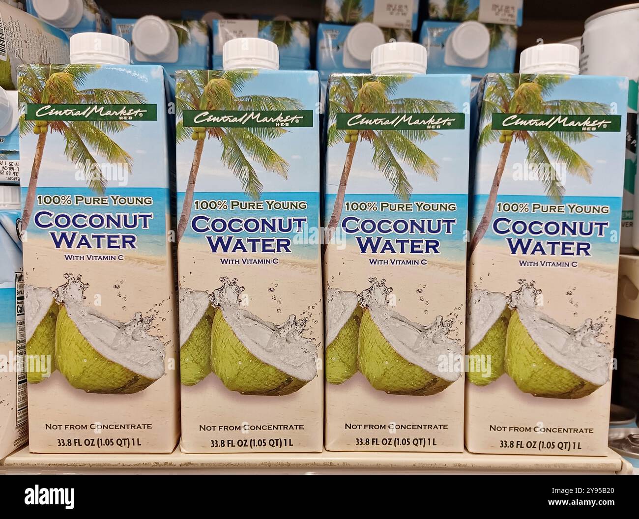 Houston, Texas, USA 09-14-2024: Markenname für den Supermarkt Coconut Water Central. Stockfoto