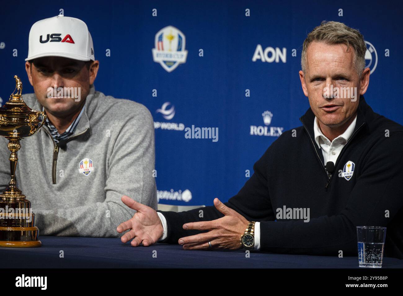 New York, USA. Oktober 2024. Keegan Bradley und Luke Donald, Kapitän des Ryder Cups, nehmen an einer gemeinsamen neuen Konferenz Teil, die im Rahmen der Ryder Cup Year to Go Celebration 2025 im Times Center in New York, NY, am Dienstag, den 8. Oktober 2024 stattfand. (Foto: Laura Brett/SIPA USA) Credit: SIPA USA/Alamy Live News Stockfoto