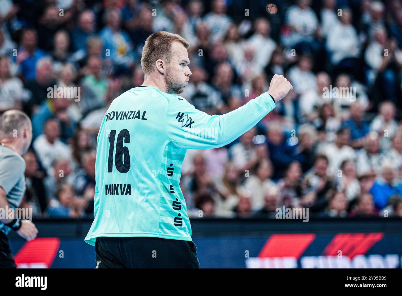 Jubel nach Parade Tomas Mrkva (THW Kiel, #16) GER, THW Kiel vs. Bathco BM. Torrelavega, Handball, EHF European League, Spieltag 1, Saison 2024/2025, 08.10.2024 Foto: Eibner-Pressefoto/Marcel von Fehrn Stockfoto