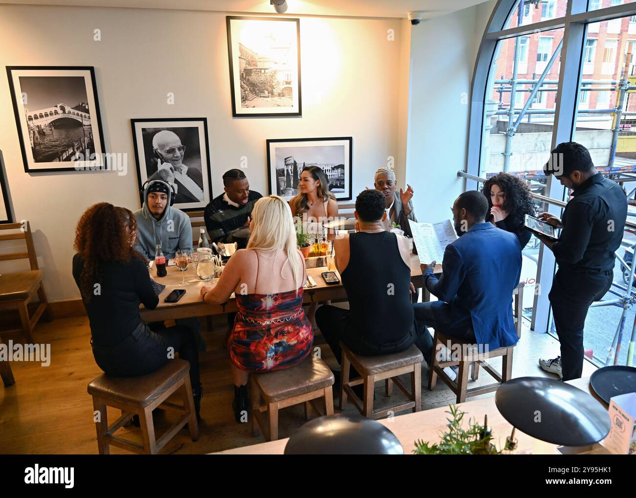 LONDON, GROSSBRITANNIEN. Oktober 2024. Starboxx PR organisierte eine Pre-Premiere Party für „Smile 2“, an der Prominente und Influencer im Vapiano in London teilnahmen. (Foto von 李世惠/siehe Li/Picture Capital) Credit: Siehe Li/Picture Capital/Alamy Live News Stockfoto