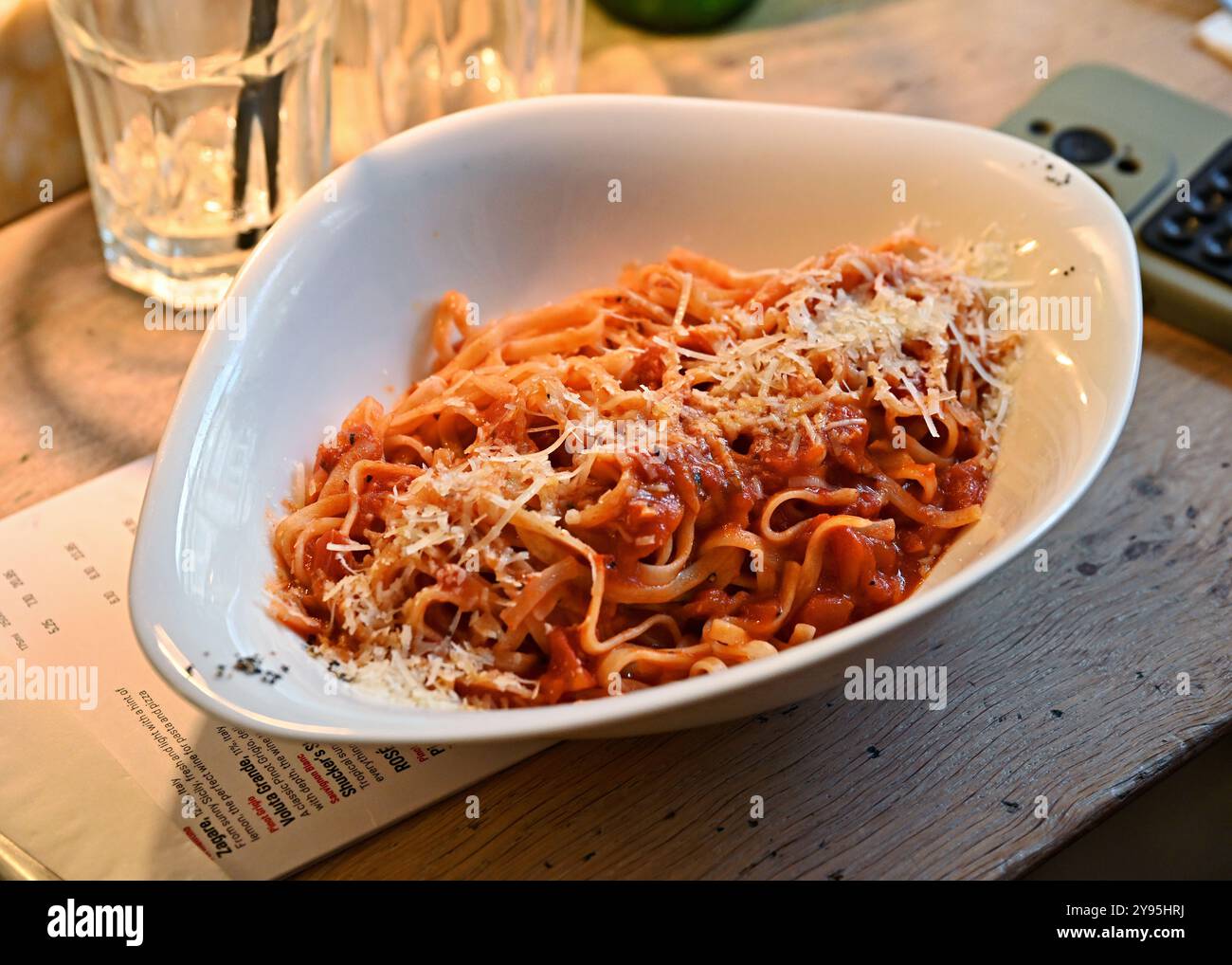 LONDON, GROSSBRITANNIEN. Oktober 2024. Starboxx PR organisierte eine Pre-Premiere Party für „Smile 2“, an der Prominente und Influencer im Vapiano in London teilnahmen. (Foto von 李世惠/siehe Li/Picture Capital) Credit: Siehe Li/Picture Capital/Alamy Live News Stockfoto