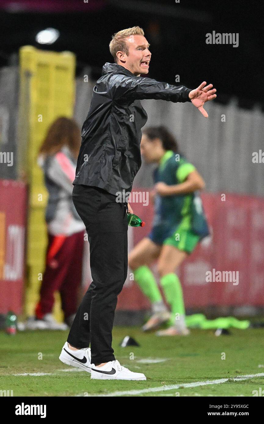 Roma, Italien. Oktober 2024. Stadio Tre Fontane, Roma, Italien - Wolfsburg Trainer Tommy Stroot während des Spiels Roma-Wolfsburg im Tre Fontane Stadium während des UEFA Champions League Women Football Matches, Roma vs Wolfsburg, 8. Oktober 2024 (Foto: Roberto Ramaccia/SIPA USA) Credit: SIPA USA/Alamy Live News Stockfoto