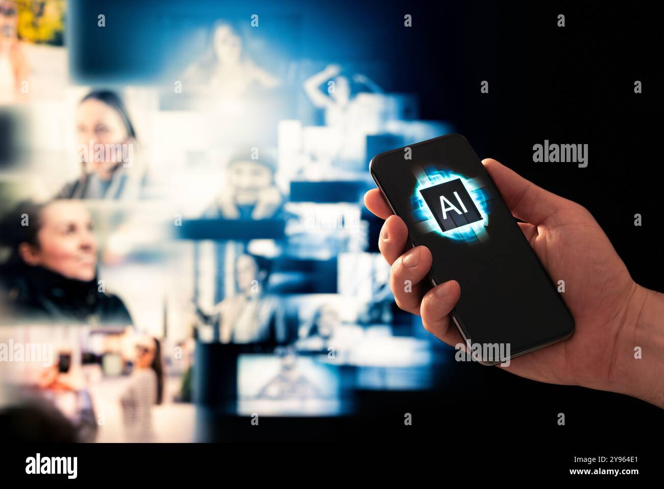 KI-Bildgenerator im Telefon. Mit der App „Content Tool“ Fotos von Frauen erstellen. Menschliche Gesichter erzeugen. Schnelle und künstliche Intelligenz im Marketing. Stockfoto