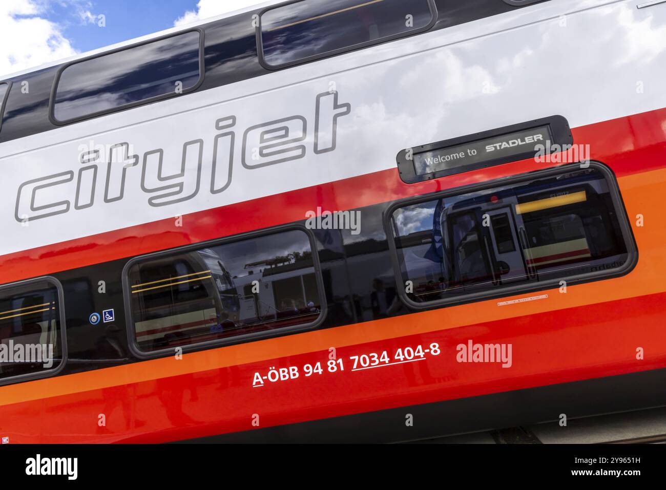KÜSS eine Einheit, Emu von Stadler. Personenbeförderung von Oebb. InnoTrans 2024. Internationale Fachmesse für Schienen- und Verkehrstechnik. Berlin Stockfoto