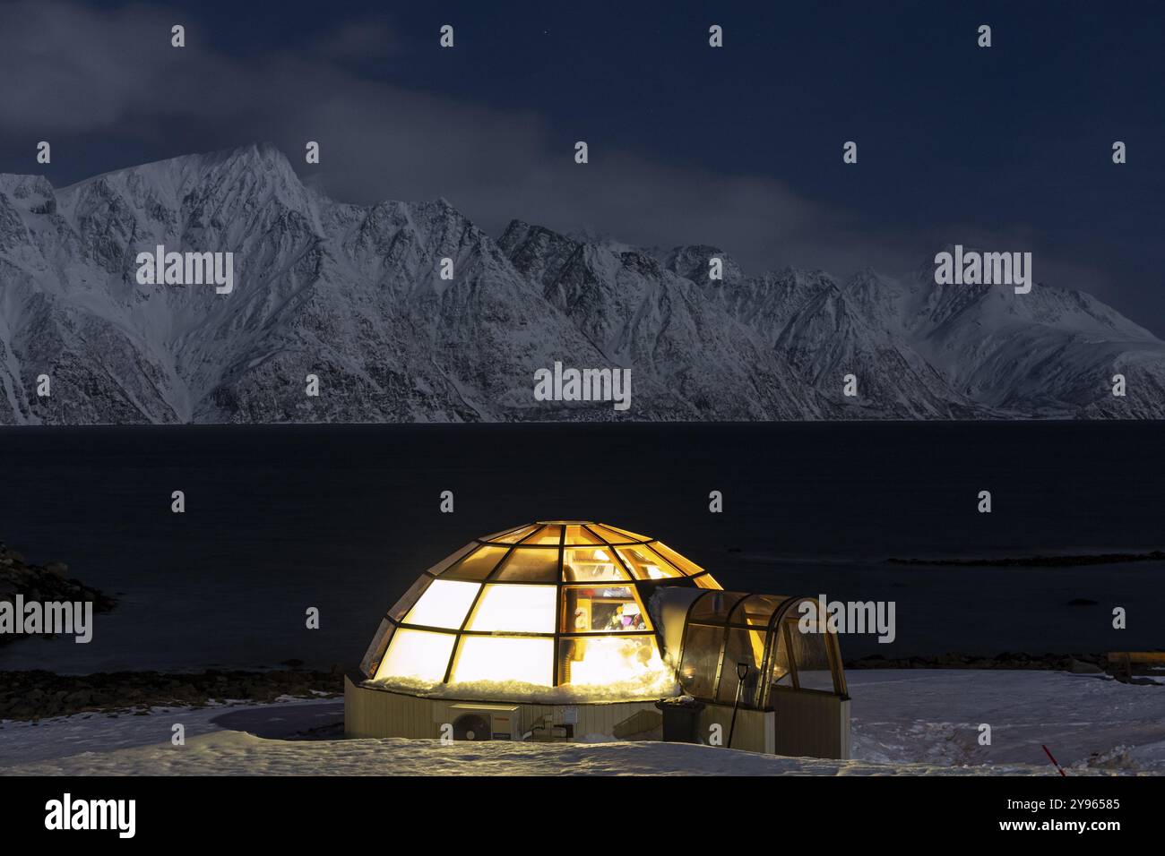 Hotel, Igloo, Lyngen North, Mondschein, Nachtaufnahme, Snow, Lyngen Alps, Norwegen, Europa Stockfoto