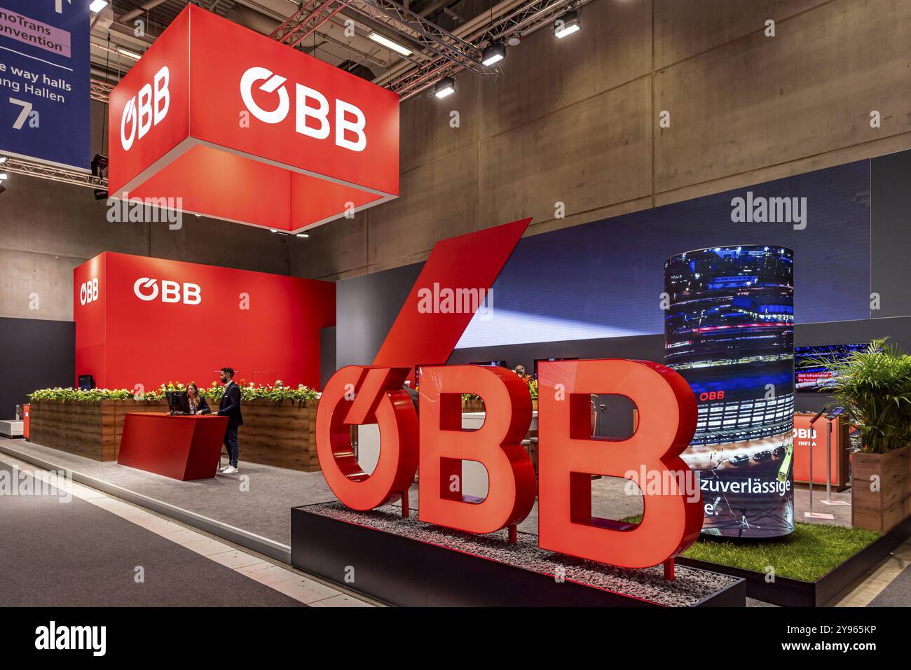 InnoTrans 2024. Internationale Fachmesse für Schienen- und Verkehrstechnik. Messegelände Berlin. Messestand der Österreichischen Bundesbahn Stockfoto