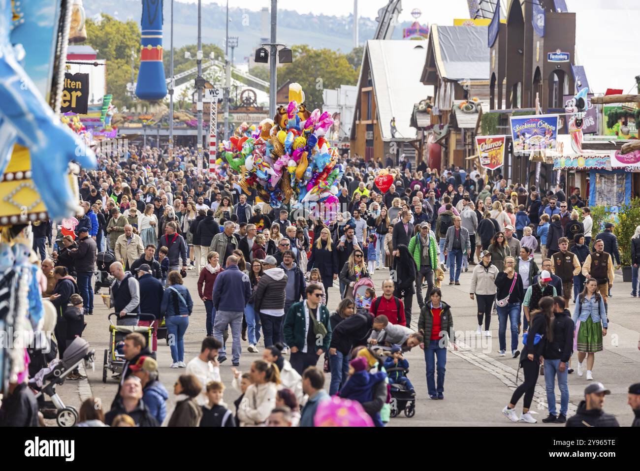 Volksfest in Stuttgart. Das 177. Cannstatter Volksfest am Wasen ist eines der bedeutendsten Volksfeste Deutschlands. Zusätzlich zu Stockfoto