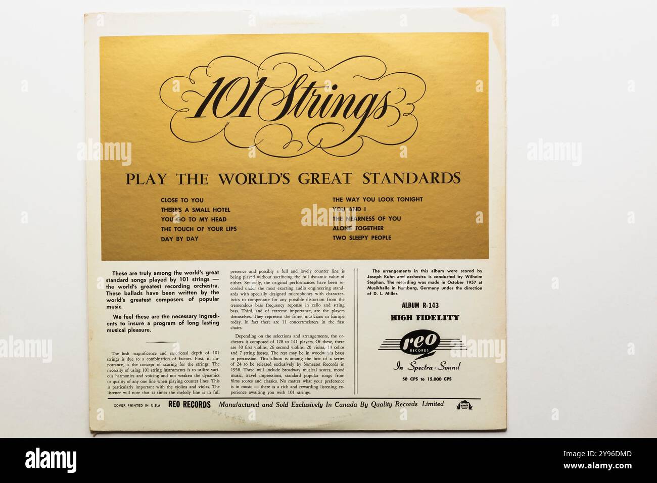 101 Strings Pay the World's Great Standards 33 1/3 rpm Long Play Album Rückcover. Stockfoto