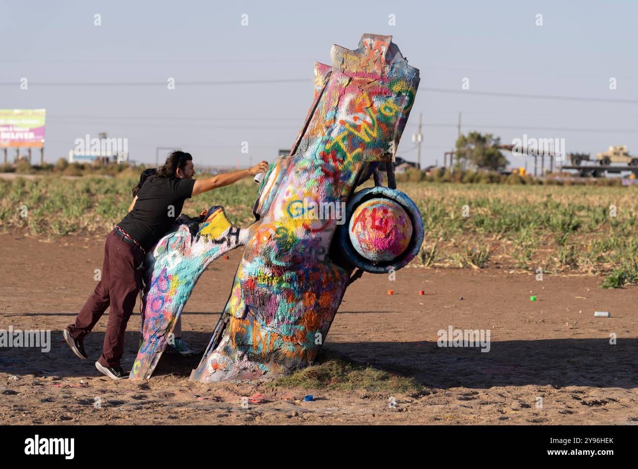 Cadillac Ranch ist eine öffentliche Kunstinstallation und Skulptur in Amarillo, Texas, USA. Es wurde 1974 von Chip Lord, Hudson Marquez und Doug Michels geschaffen Stockfoto