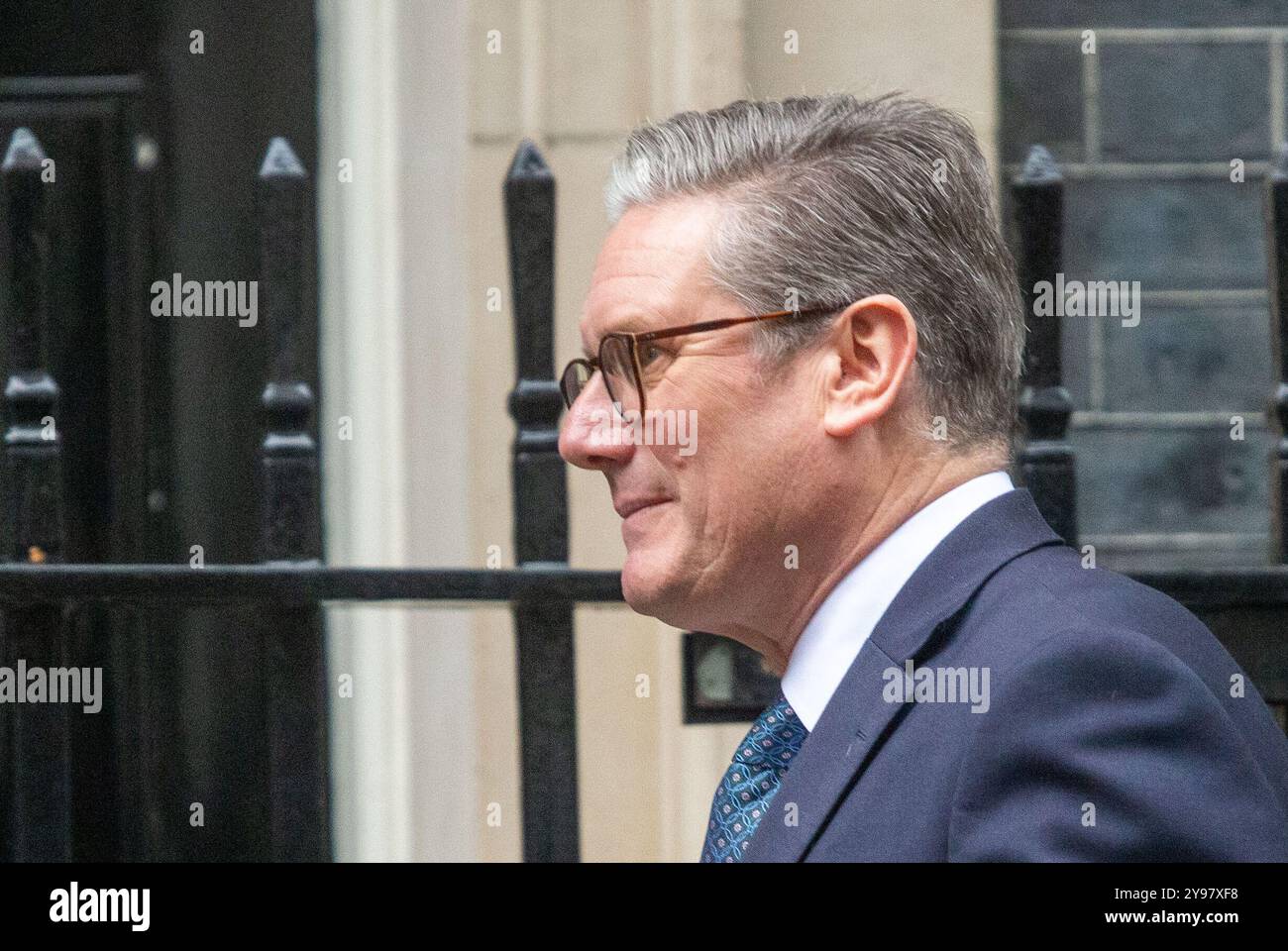 London, England, Großbritannien. Oktober 2024. Der britische Premierminister KEIR STARMER verlässt die Downing Street 10 zur Fragestunde des Premierministers, nachdem sein Team mit der Nummer 10 zurückgesetzt wurde, ausgelöst durch den Rücktritt von Stabschef Sue Gray. (Kreditbild: © Tayfun Salci/ZUMA Press Wire) NUR REDAKTIONELLE VERWENDUNG! Nicht für kommerzielle ZWECKE! Stockfoto London, England, Großbritannien. Oktober 2024. Der britische Premierminister KEIR STARMER verlässt die Downing Street 10 zur Fragestunde des Premierministers, nachdem sein Team mit der Nummer 10 zurückgesetzt wurde, ausgelöst durch den Rücktritt von Stabschef Sue Gray. (Kreditbild: © Tayfun Salci/ZUMA Press Wire) NUR REDAKTIONELLE VERWENDUNG! Nicht für kommerzielle ZWECKE! Stockfoto