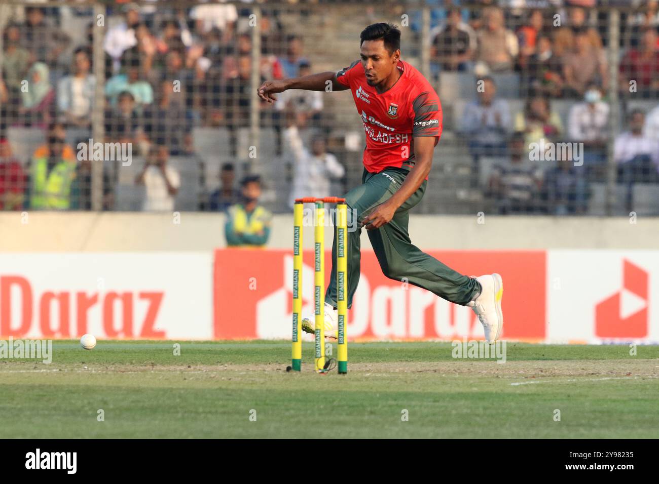 Mustafizur Rahman vor dem ersten T20-Spiel zweier Matches in Bangladesch und Afghanistan im Sher-E-Bangla National Cricket Stadium in Mirpur, D. Stockfoto