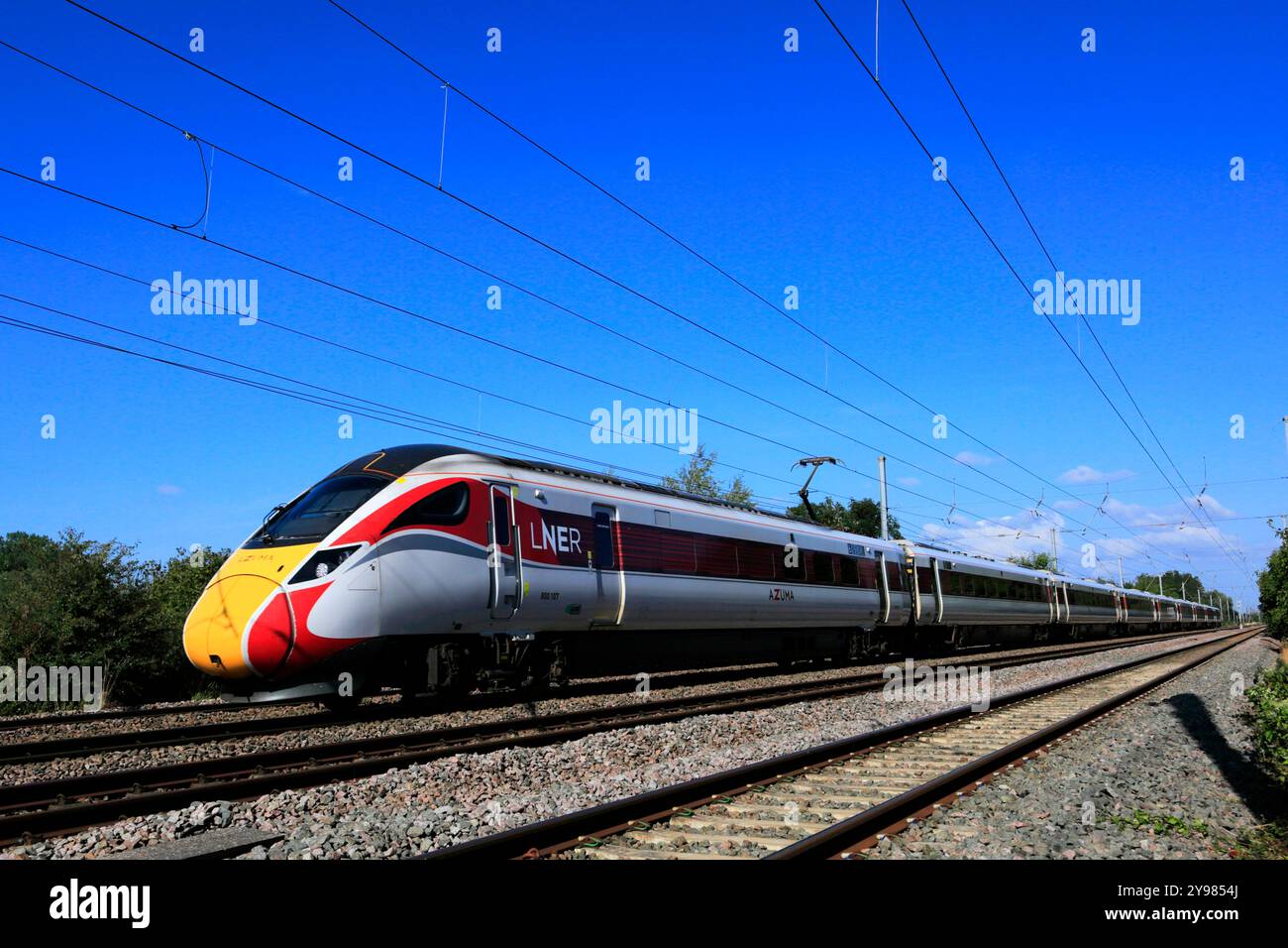 LNER Azuma Train, East Coast Main Line Railway, Stevenage Town, Hertfordshire, England, Großbritannien Stockfoto