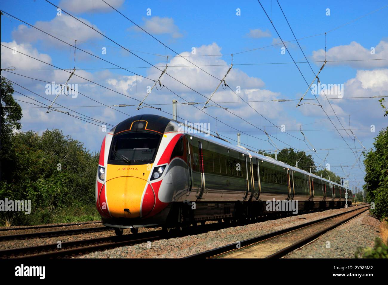 LNER Azuma Train, East Coast Main Line Railway, Stevenage Town, Hertfordshire, England, Großbritannien Stockfoto