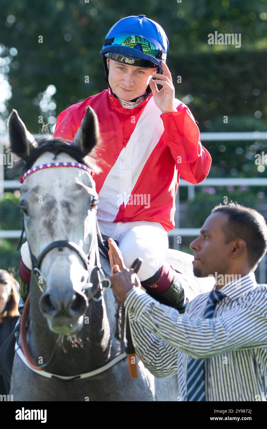 Ascot, Berkshire, Großbritannien. Oktober 2024. SUNFALL Reiten von Jockey Cieren Fallon gewinnt die McGee Group British EBF October Stakes (Class 1) (Listed Race) beim BetMGM Autumn Saturday Raceday auf der Ascot Racecourse in Berkshire. Besitzer, Züchter und Sponsor, Cheveley Park Stud Limited, Trainer William Haggas, Newmarket. Kredit: Maureen McLean/Alamy Stockfoto