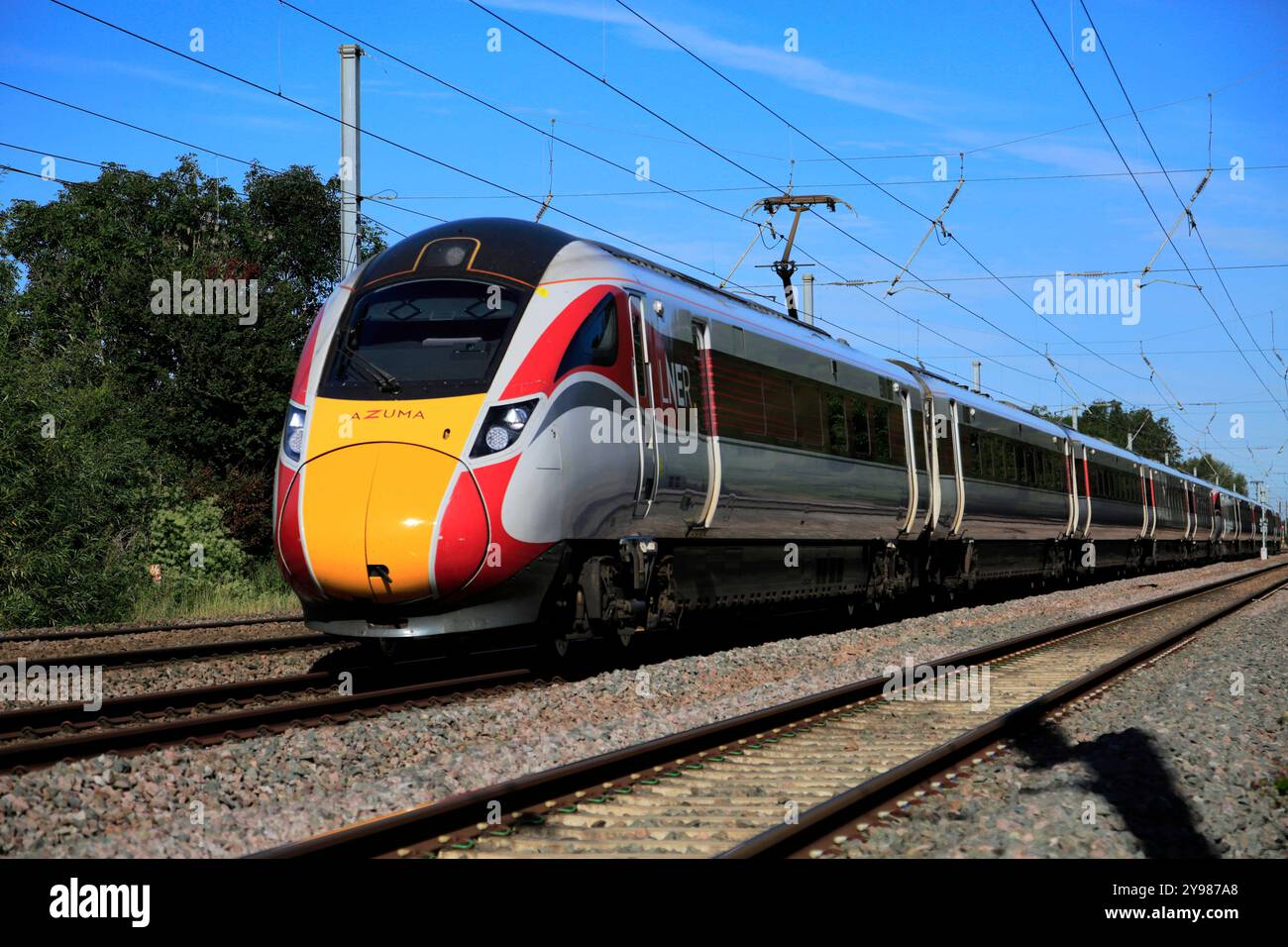 LNER Azuma Train, East Coast Main Line Railway, Stevenage Town, Hertfordshire, England, Großbritannien Stockfoto