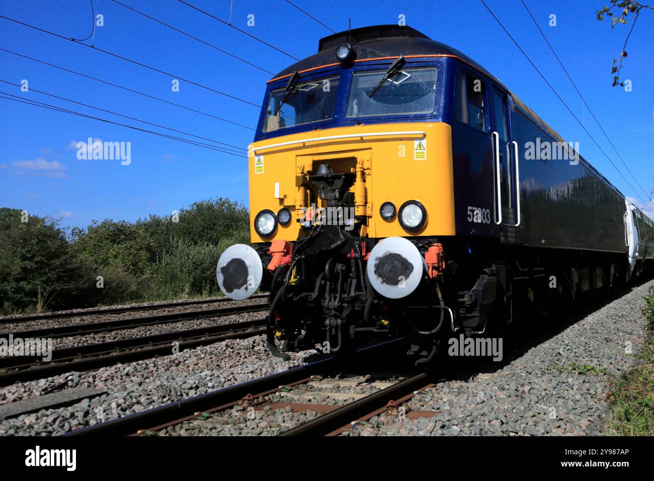 57303 auf der East Coast Main Line Railway, Peterborough; Cambridgeshire; England, Großbritannien Stockfoto
