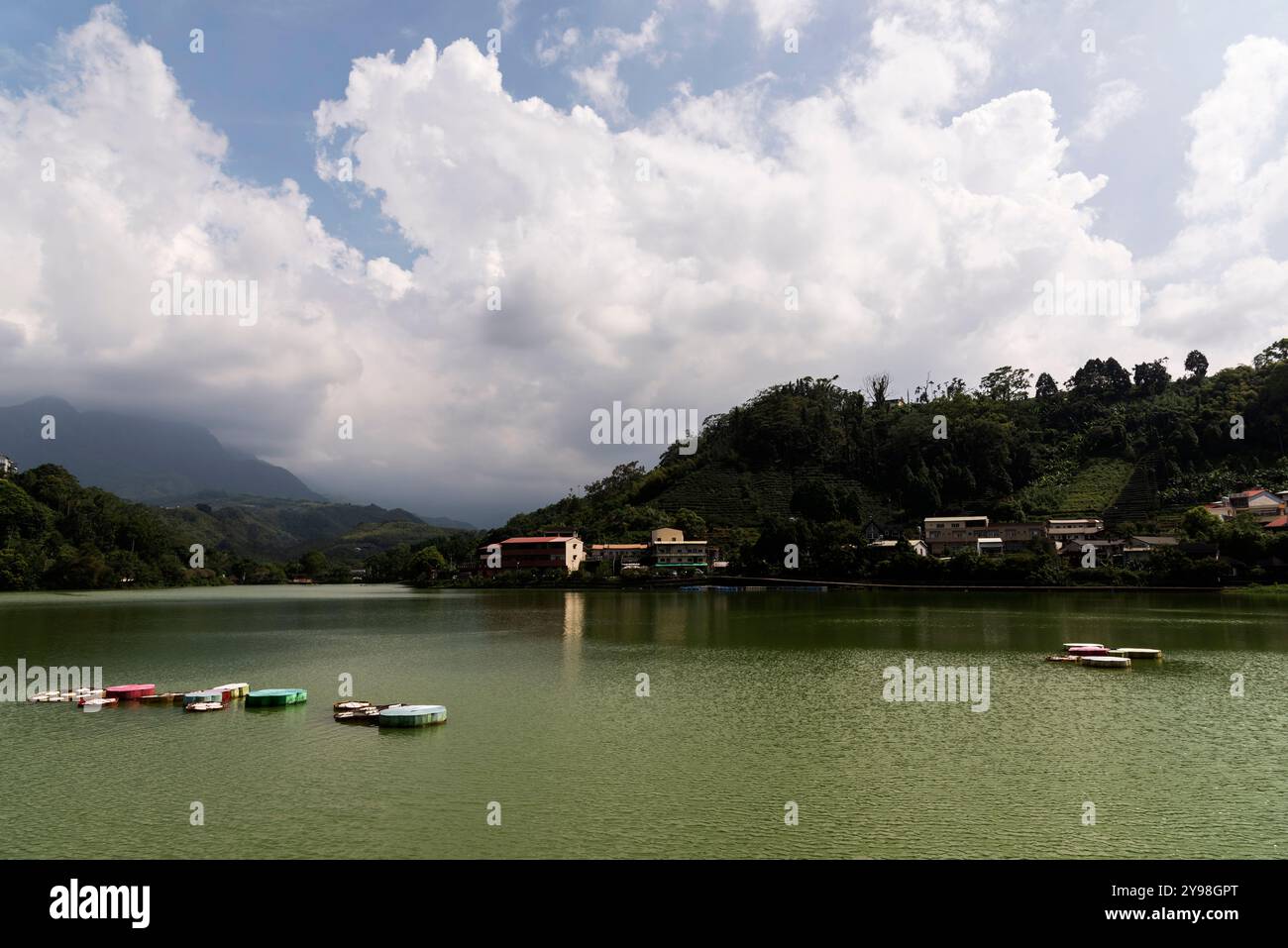 Taiwan, Nantou. In der Fotolandschaft eines Sees. NUR REDAKTIONELLE VERWENDUNG! NICHT FÜR KOMMERZIELLE ZWECKE! Stockfoto