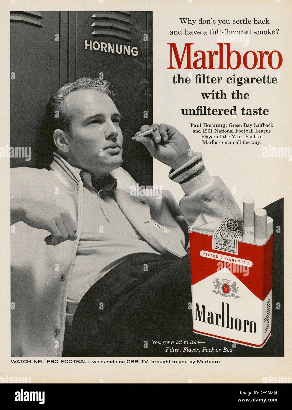 US-amerikanischer NFL-Fußballspieler Paul Hornung - Marlboro, die Filterzigarette mit dem ungefilterten Geschmack, Philip Morris 1962 Stockfoto