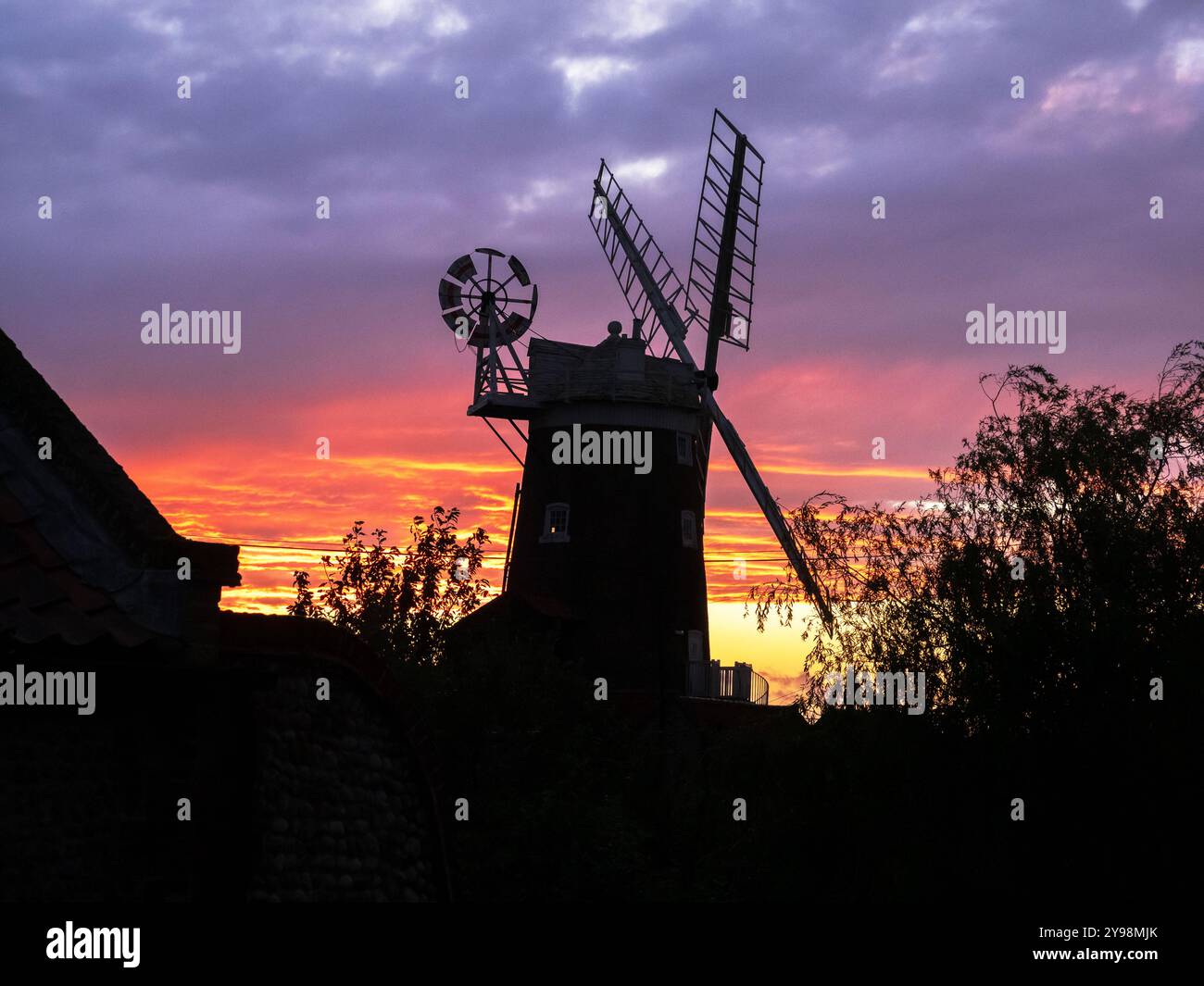 Die Windmühle bei Sonnenuntergang, cley Next the Sea, Norfolk, Großbritannien. Stockfoto