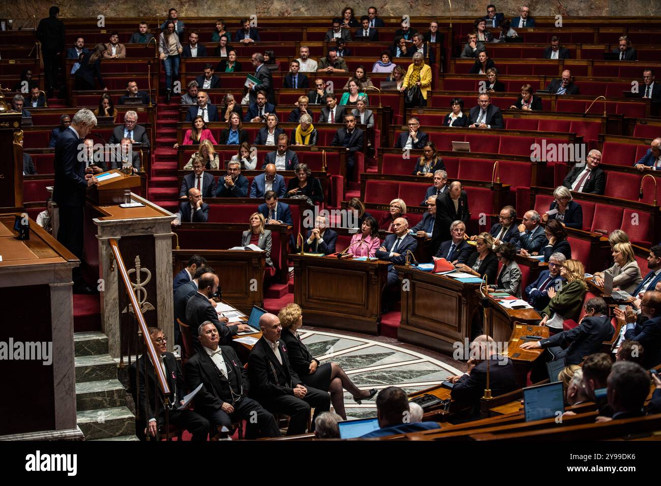 FRANKREICH-POLITIK-REGIERUNG-PARLAMENT Laurent Wauquiez, Präsident der Gruppe der Republikaner der Droite, hält seine Rede zur Unterstützung von Ministerpräsident Michel Barnier am Tag des Misstrauensantrags gegen die Regierung. In Paris, 8. Oktober 2024. PARIS ILE-DE-FRANCE FRANKREICH URHEBERRECHT: XANDREAXSAVORANIXNERIX FRANCE-POLITICS-GOVERNMENT-PARLI ASAVORANINERI-81 Stockfoto