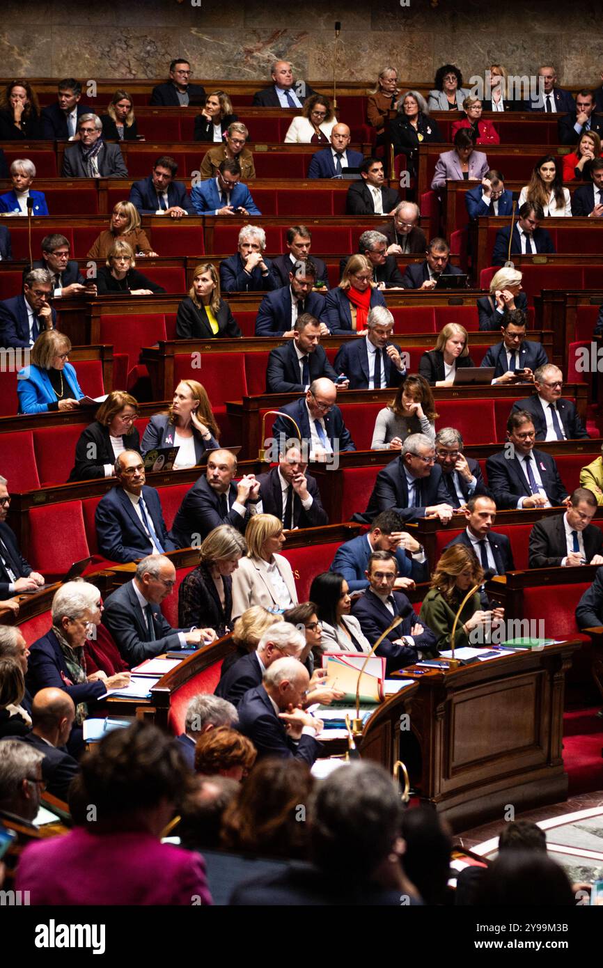 Allgemeine Ansicht in der Nationalversammlung während der Sitzung der Anfragen an die Regierung in Paris. Eine wöchentliche Sitzung der Befragung der französischen Regierung findet in der Nationalversammlung im Palais Bourbon statt. Stockfoto