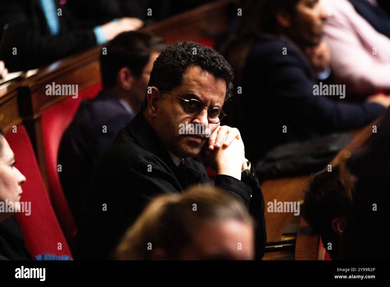 Paris, Frankreich. Oktober 2024. Gabriel Amard, Stellvertreter der Gruppe La France Insoumise - Nouveau Front Populaire, bei den Fragen an die Regierungsperiode in der Nationalversammlung in Paris. Eine wöchentliche Sitzung der Befragung der französischen Regierung findet in der Nationalversammlung im Palais Bourbon statt. (Credit Image: © Telmo Pinto/SOPA Images via ZUMA Press Wire) NUR REDAKTIONELLE VERWENDUNG! Nicht für kommerzielle ZWECKE! Stockfoto