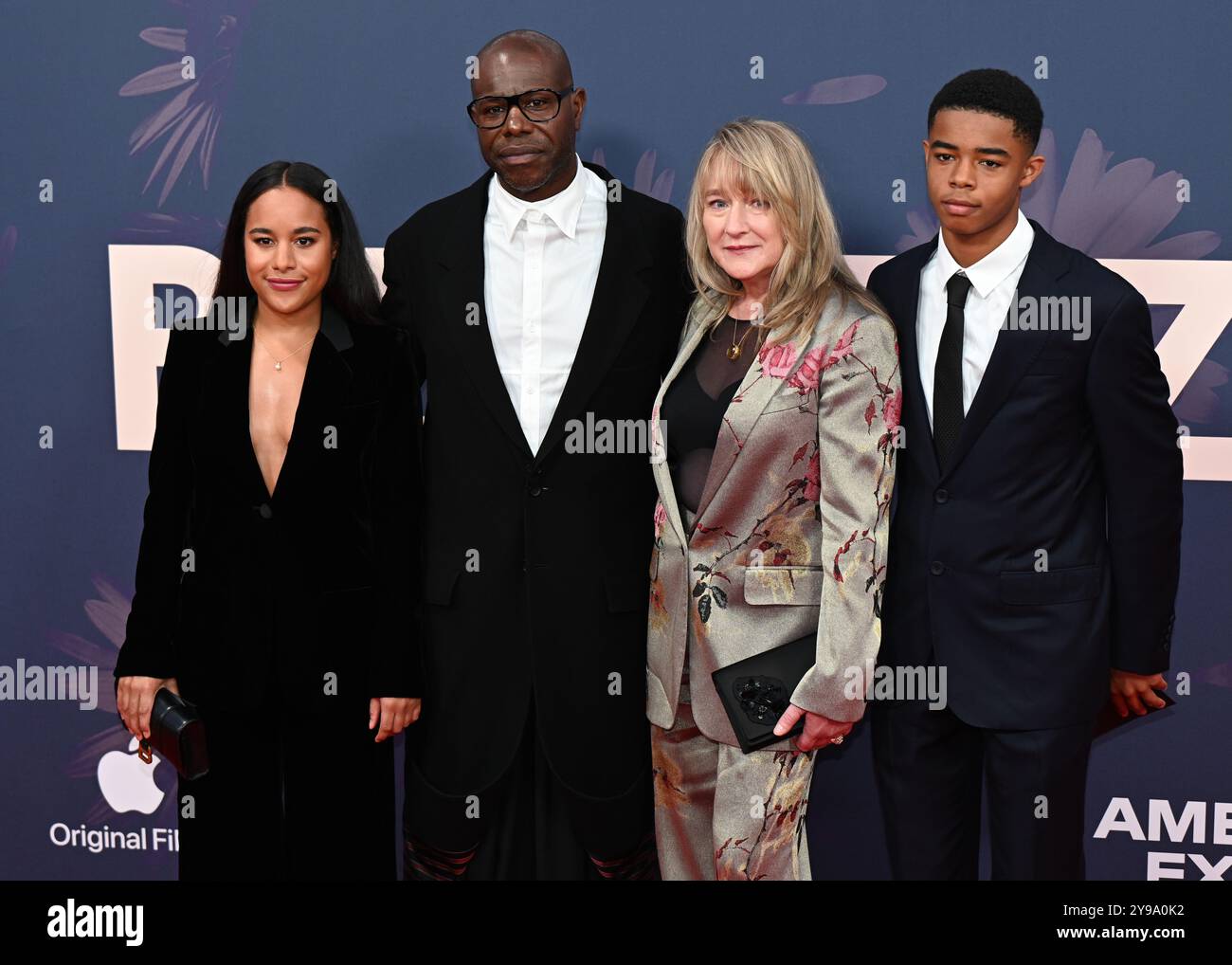 LONDON, GROSSBRITANNIEN. Oktober 2024. (L bis R) Alex McQueen, Sir Steve McQueen, Bianca Stigter und Dexter McQueen nehmen an der „Blitz“-Weltpremiere Teil – Opening Night Gala – 68. BFI London Film Festival in London, Großbritannien. (Foto von 李世惠/siehe Li/Picture Capital) Credit: Siehe Li/Picture Capital/Alamy Live News Stockfoto