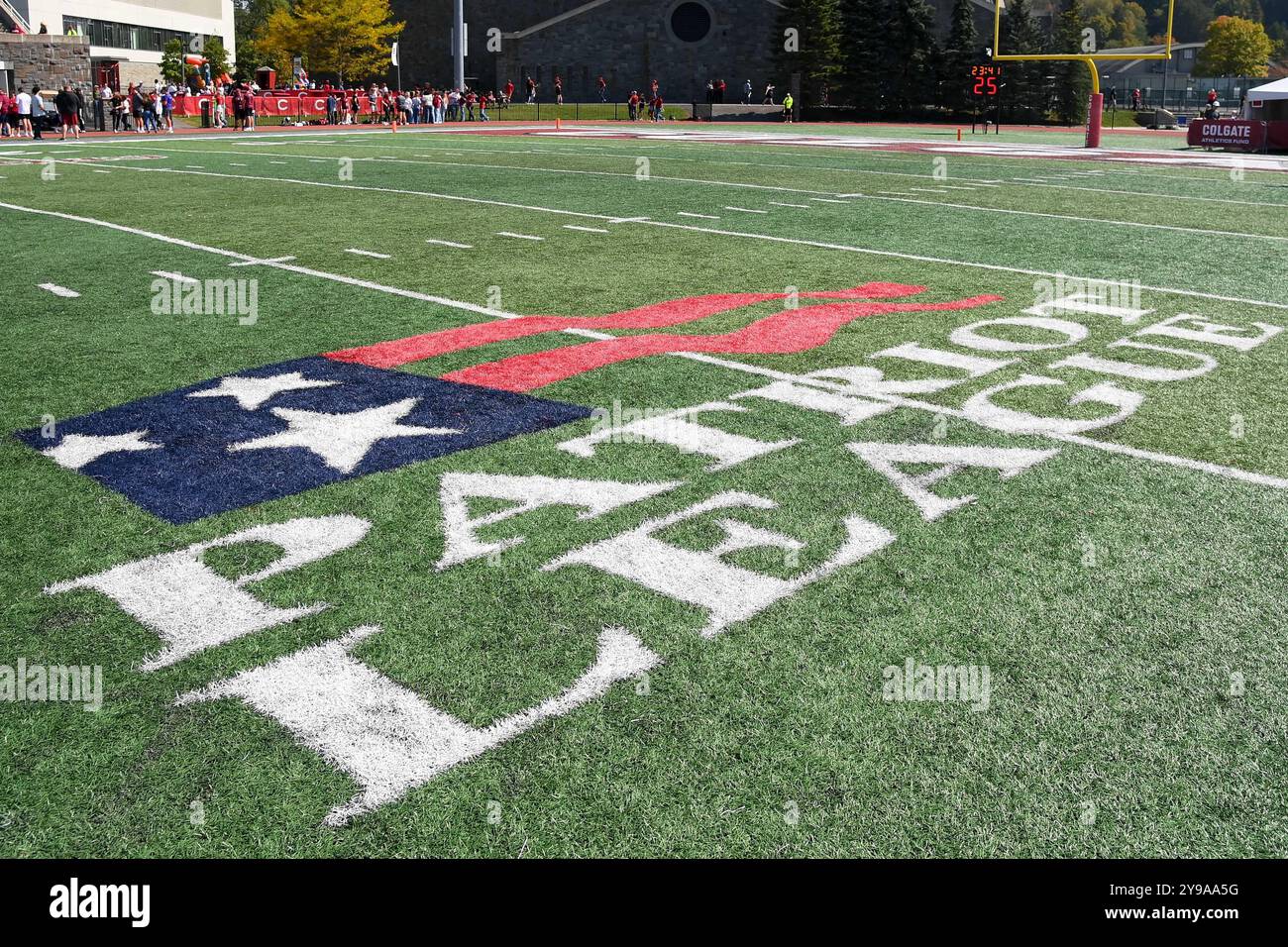 Hamilton, NY, USA. September 2024. Allgemeine Ansicht des Patriot League Logos vor dem Spiel zwischen den Cornell Big Red und den Colgate Raiders am Samstag, den 21. September 2024 im Andy Kerr Stadium in Hamilton, NY. Rich Barnes/CSM/Alamy Live News Stockfoto