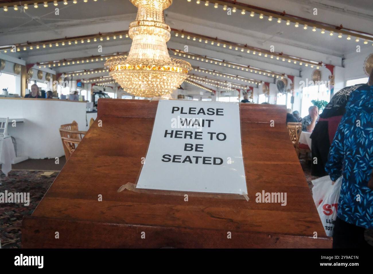 Eastbourne, Großbritannien, 8. September 2024 - ein Café am Touristenpier Stockfoto