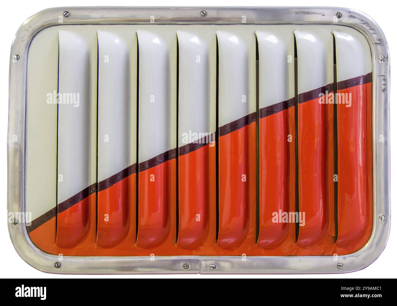 Orangefarbene Und Weiß Lackierte Lüftungsdüsen Im Stil Der 70Er Jahre Im Alten Bus Stockfoto