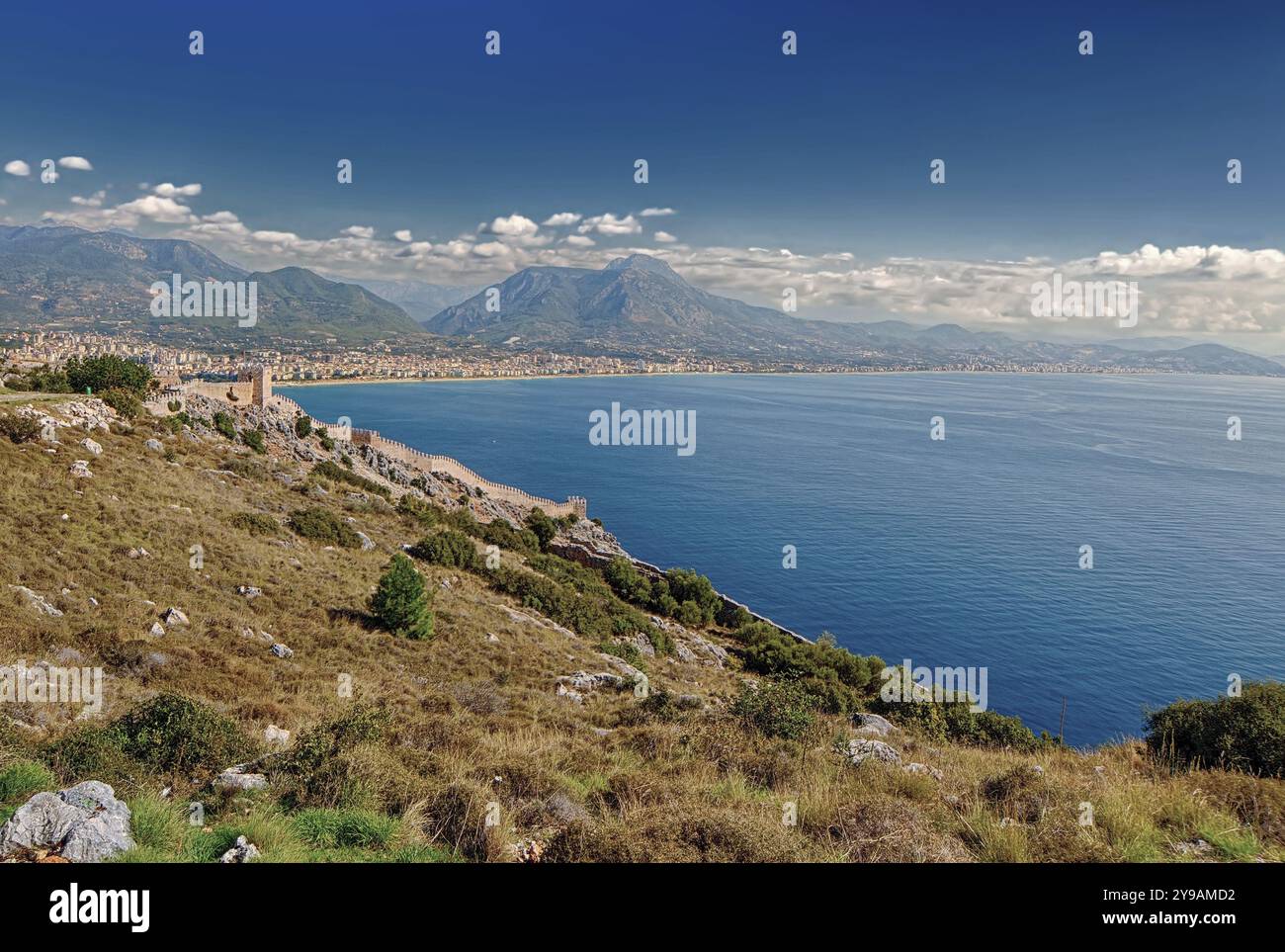 Die Stadt und die Burgmauer Stockfoto