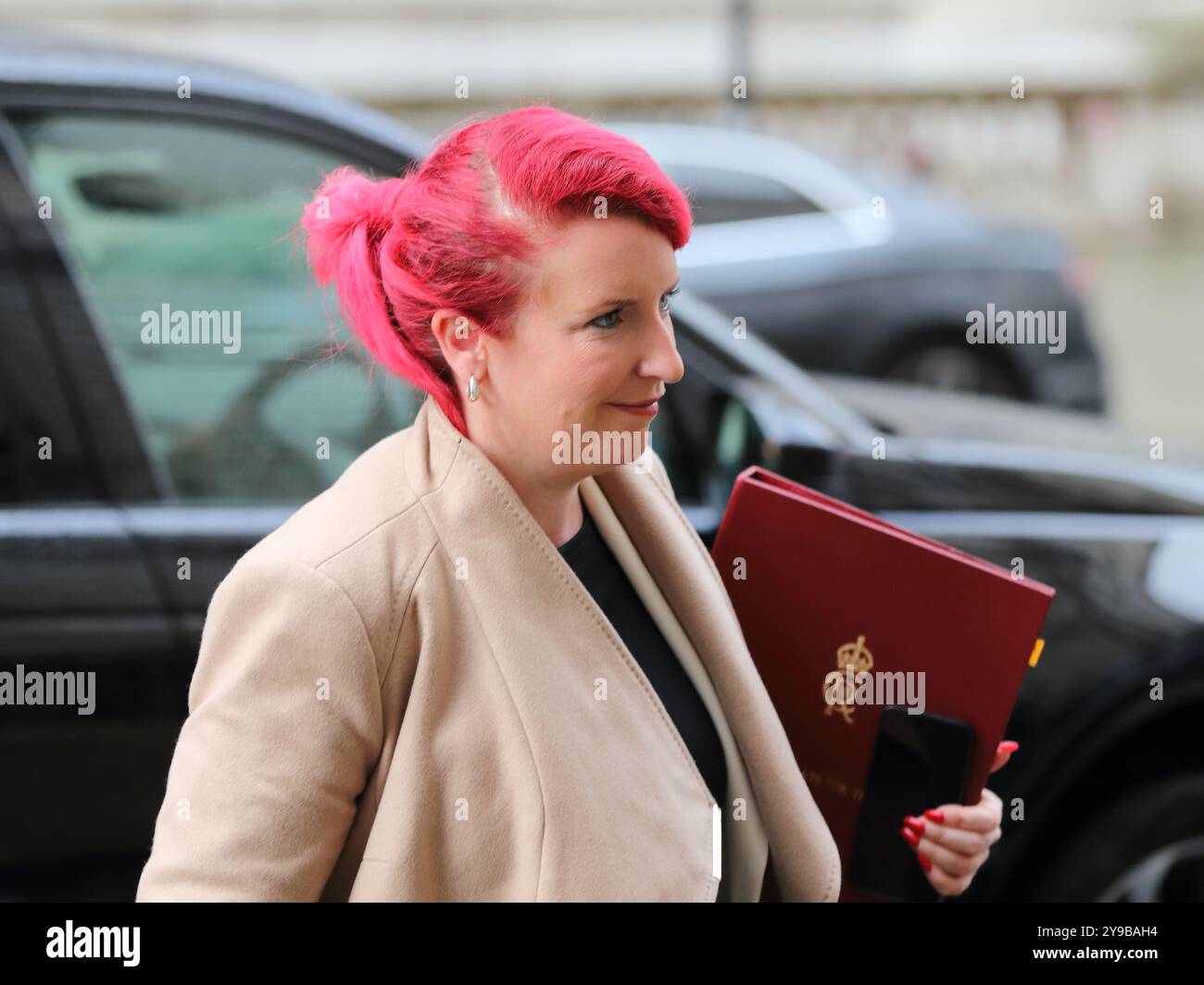 London, Vereinigtes Königreich. 8. Oktober 2024. Louise Haigh, Parlamentsabgeordnete für Verkehr, kommt zur Kabinettssitzung. Stockfoto