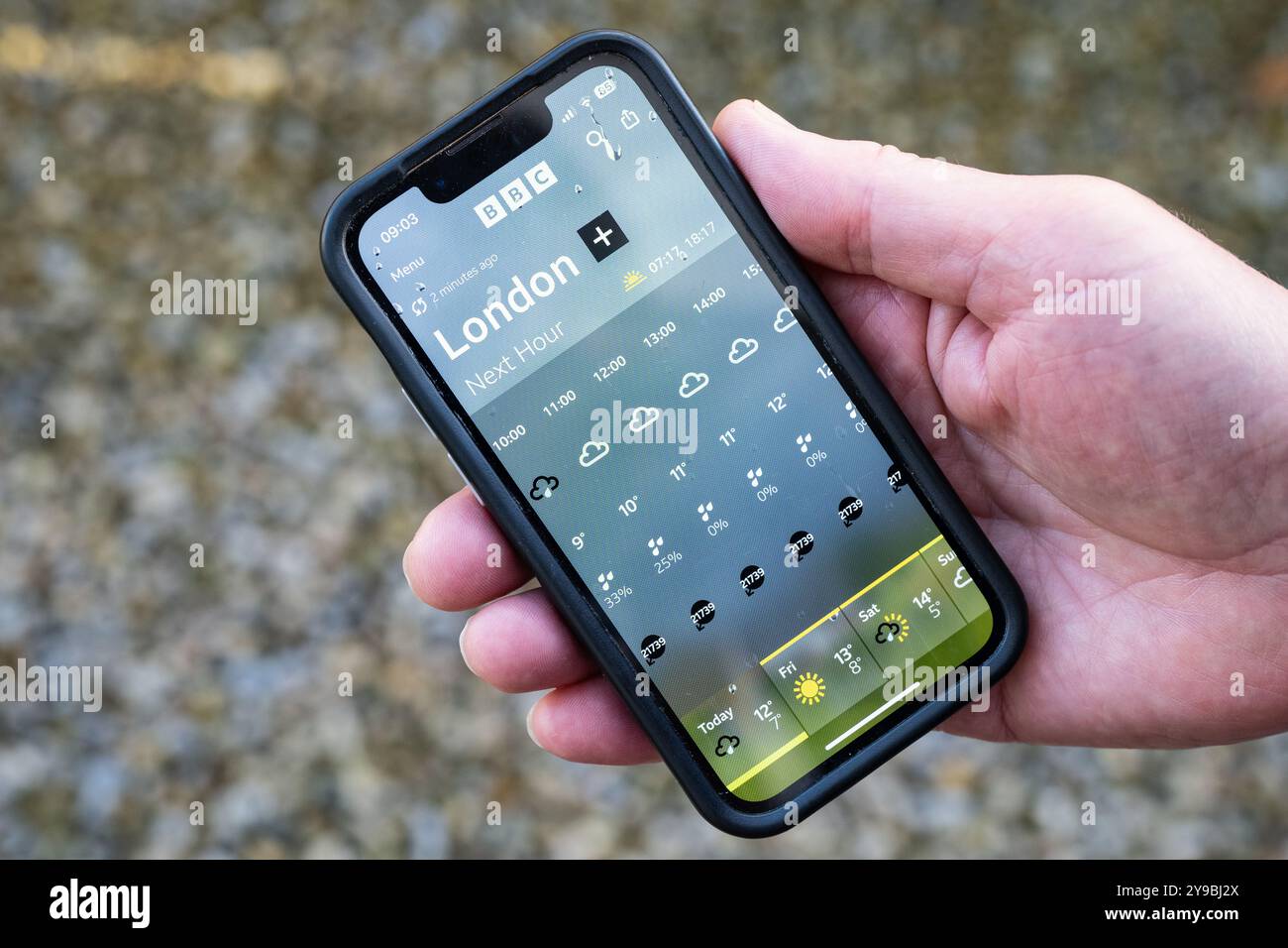 Burley in Wharfedale, Ilkley, West Yorkshire, Großbritannien. Oktober 2024. BBC Weather App Bug schlägt Hurrikanwinde in Großbritannien mit Windgeschwindigkeiten von 21739 km/h in London vor und prognostiziert sie. Credit: Kay Roxby/Alamy Live News Stockfoto