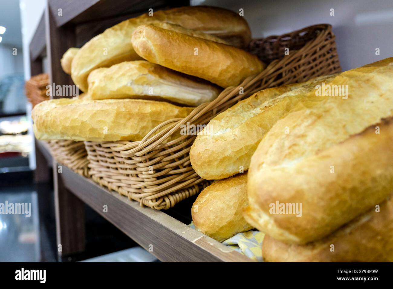 Brotbrot auf dem Regal Stockfoto