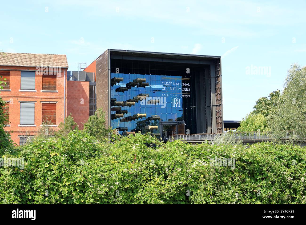 Mulhouse, Elsass, Frankreich - 23. August 2024: Cité de l'Automobile National Museum Schlumpf Collection - die größte Automobilsammlung der Welt in einem ca. Stockfoto