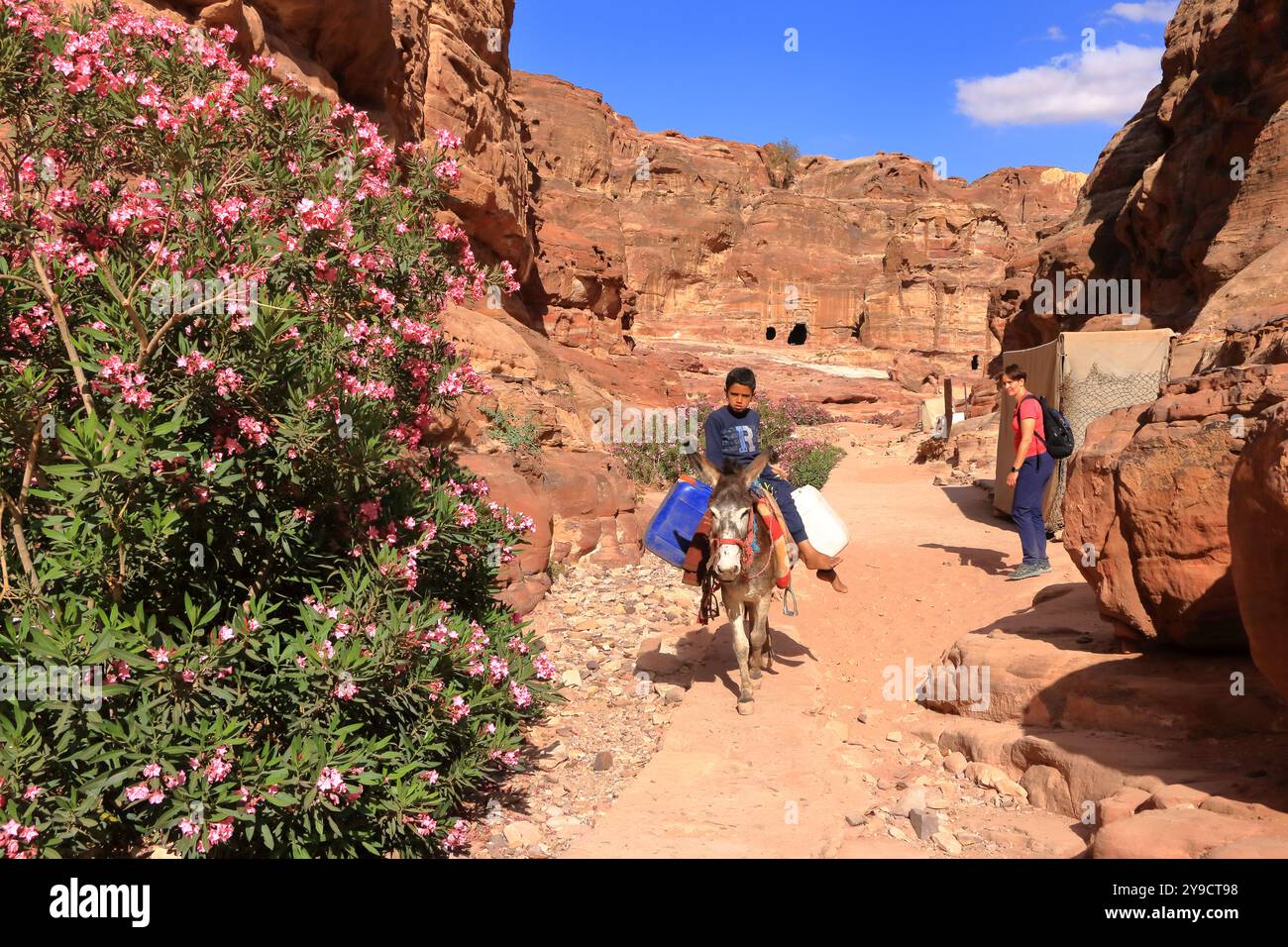 Petra, Wadi Musa in Jordanien - 13. Mai 2024: Wanderungen in der Wüstenregion von Petra Stockfoto