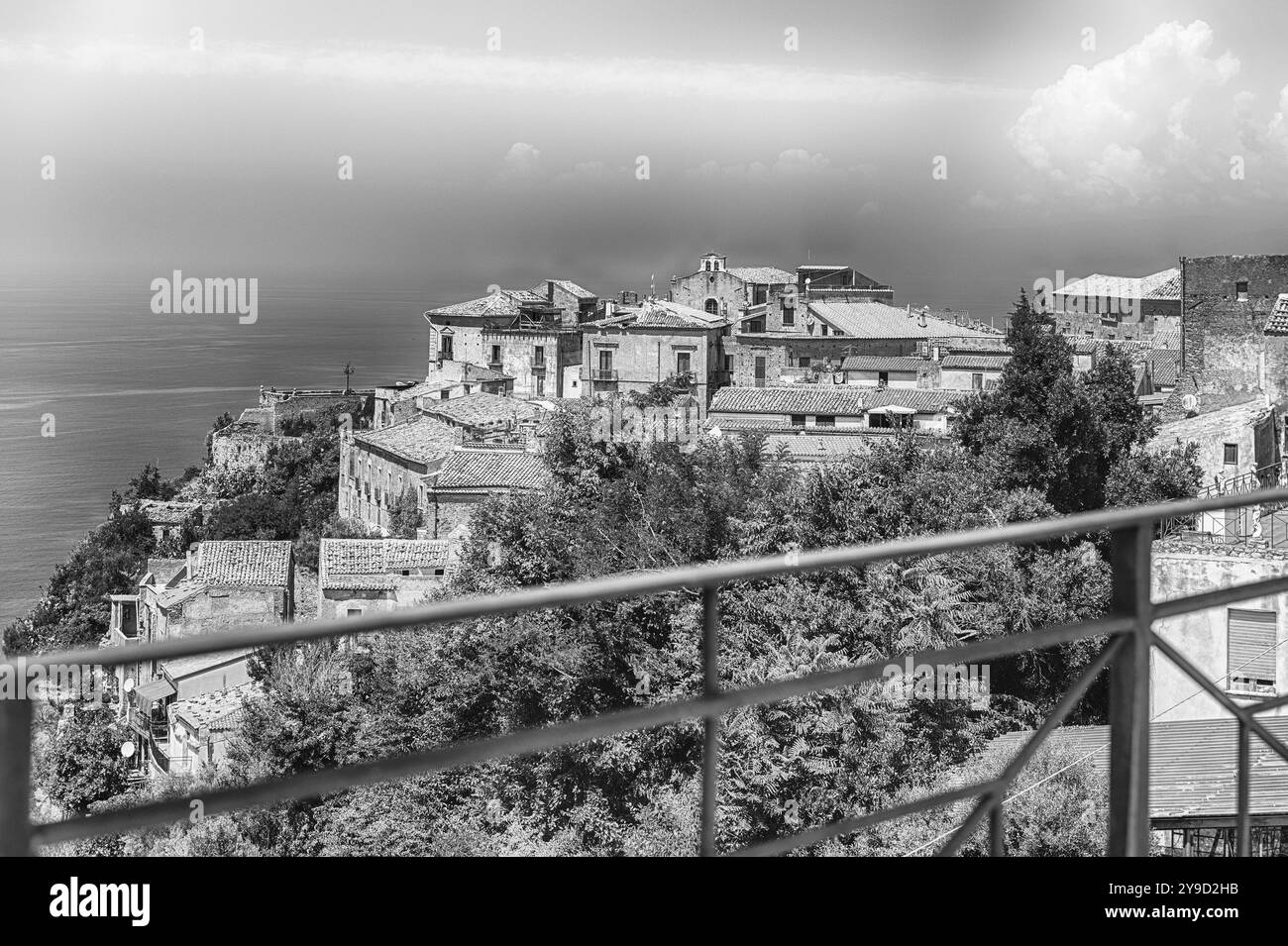 Blick auf Fiumefreddo Bruzio, eine malerische Stadt an der thyrrenischen Küste in der Provinz Cosenza, Italien Stockfoto